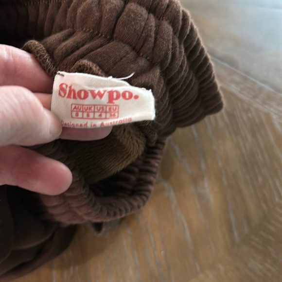 Showpo. SUNDAY SOCIETY CLUB - NYC SWEAT SHORTS IN CHOCOLATE size small - Picture 6 of 7